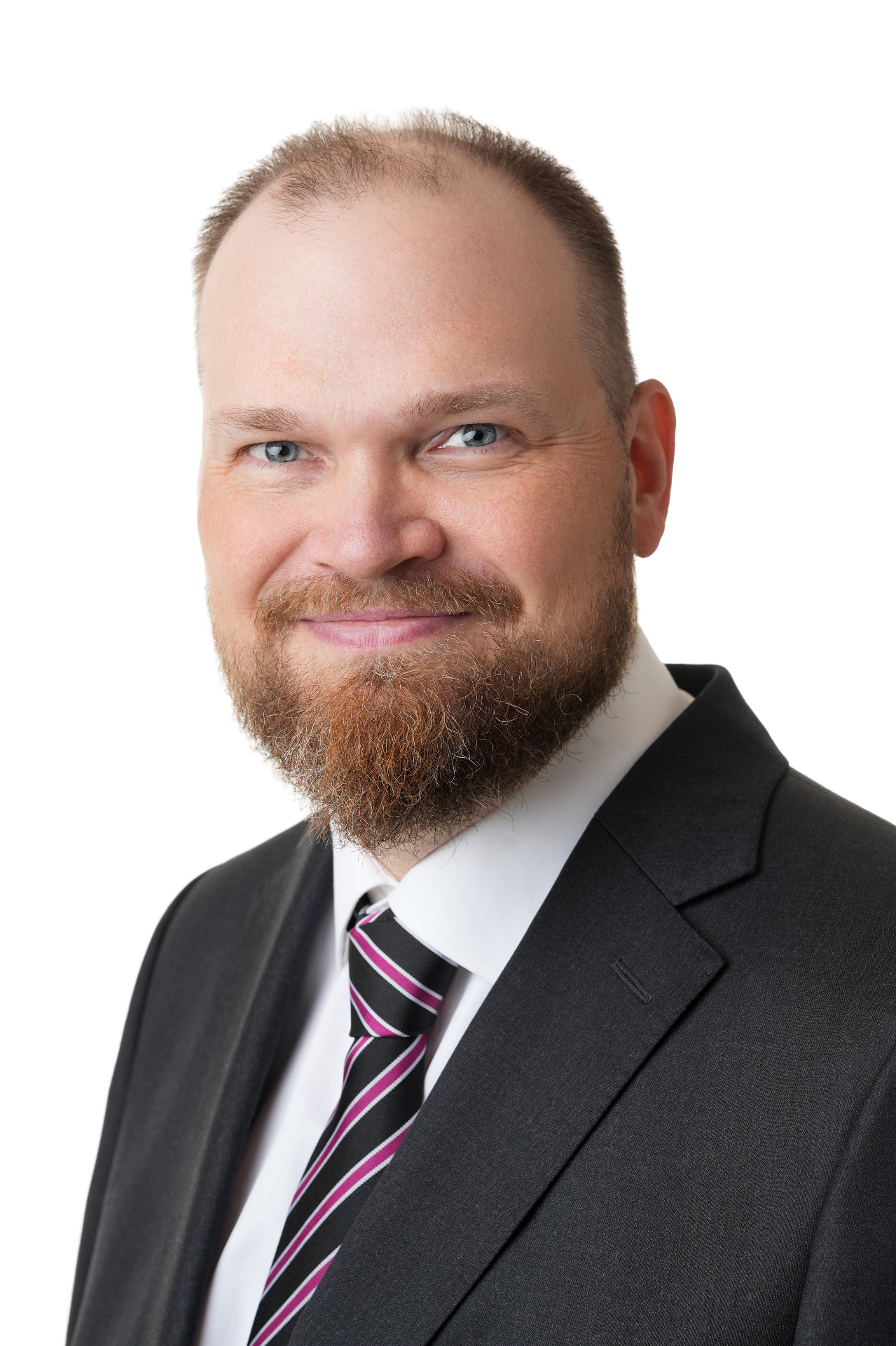 Leonard Nesdal, International contracts, procurement and ESG